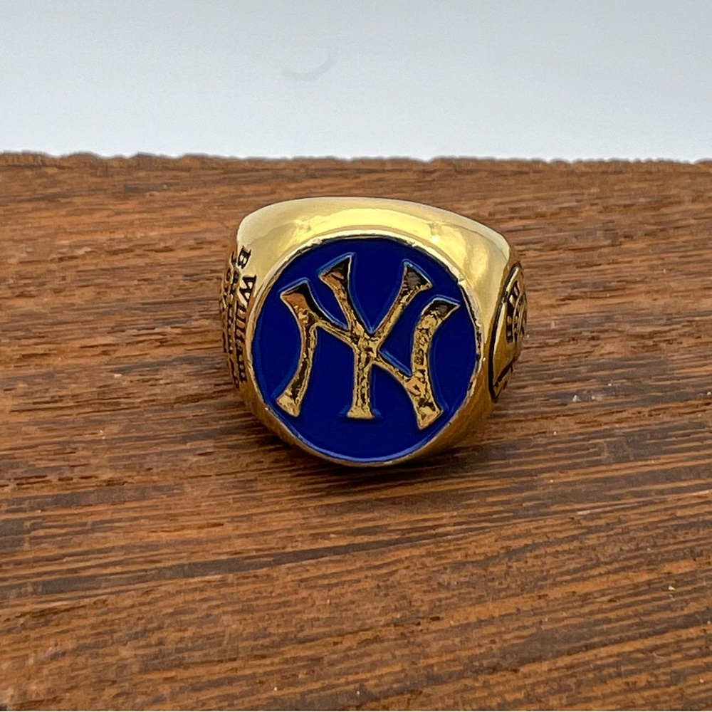 New York Yankees William Barthman Jewelers 2006 Fan Ring Gold Tone Blue Enamel
